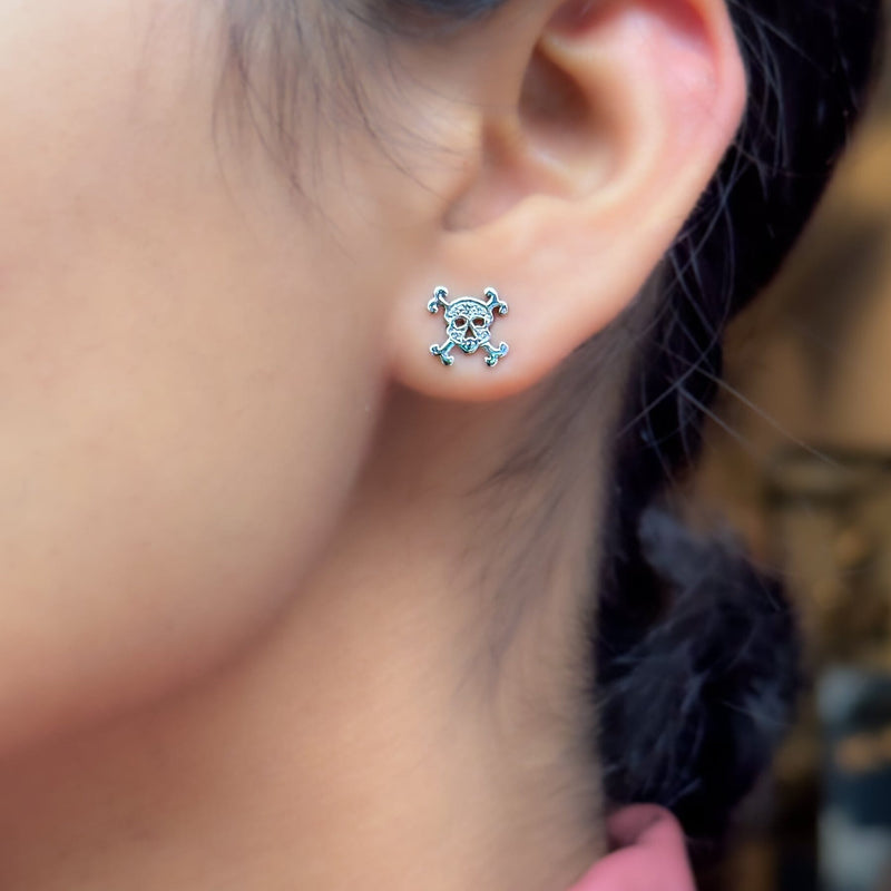diamond skull stud earrings