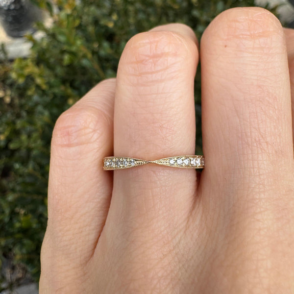 Pinched Diamond Band