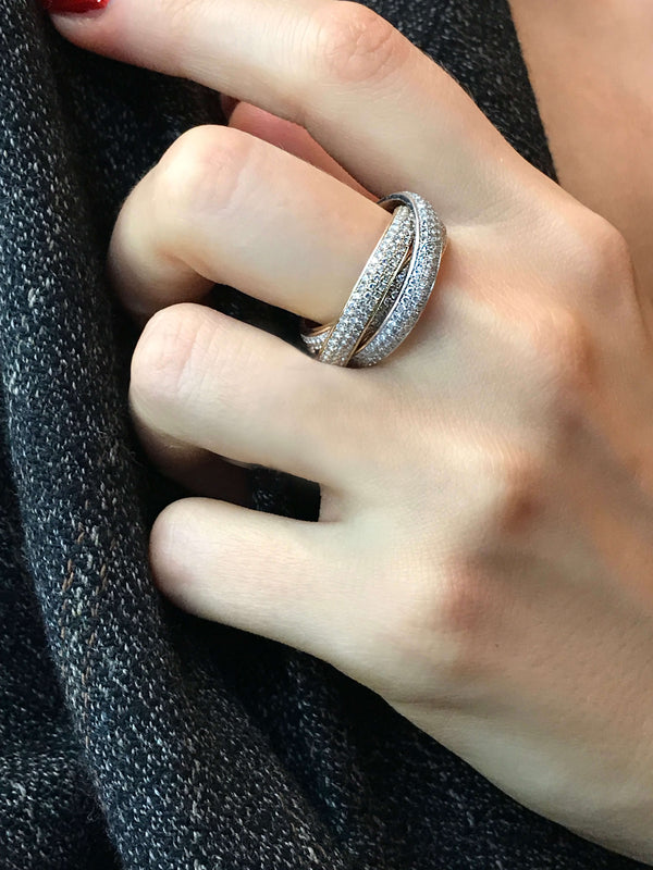 Rolling ring with pave diamonds