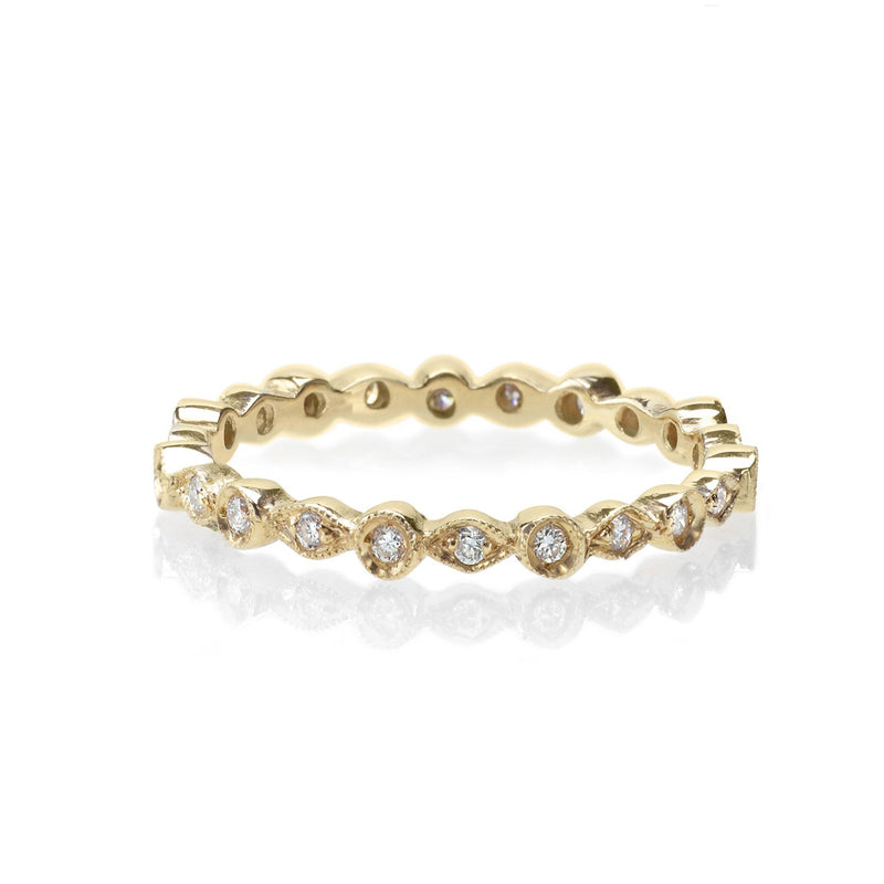 delicate diamond vintage band in yellow gold 