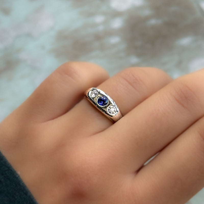 Blue sapphire and diamonds gypsy ring